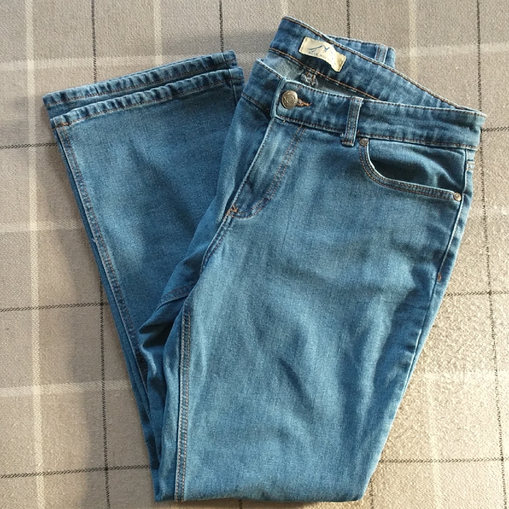 Classic Blue Women's Jeans - Casual Fit